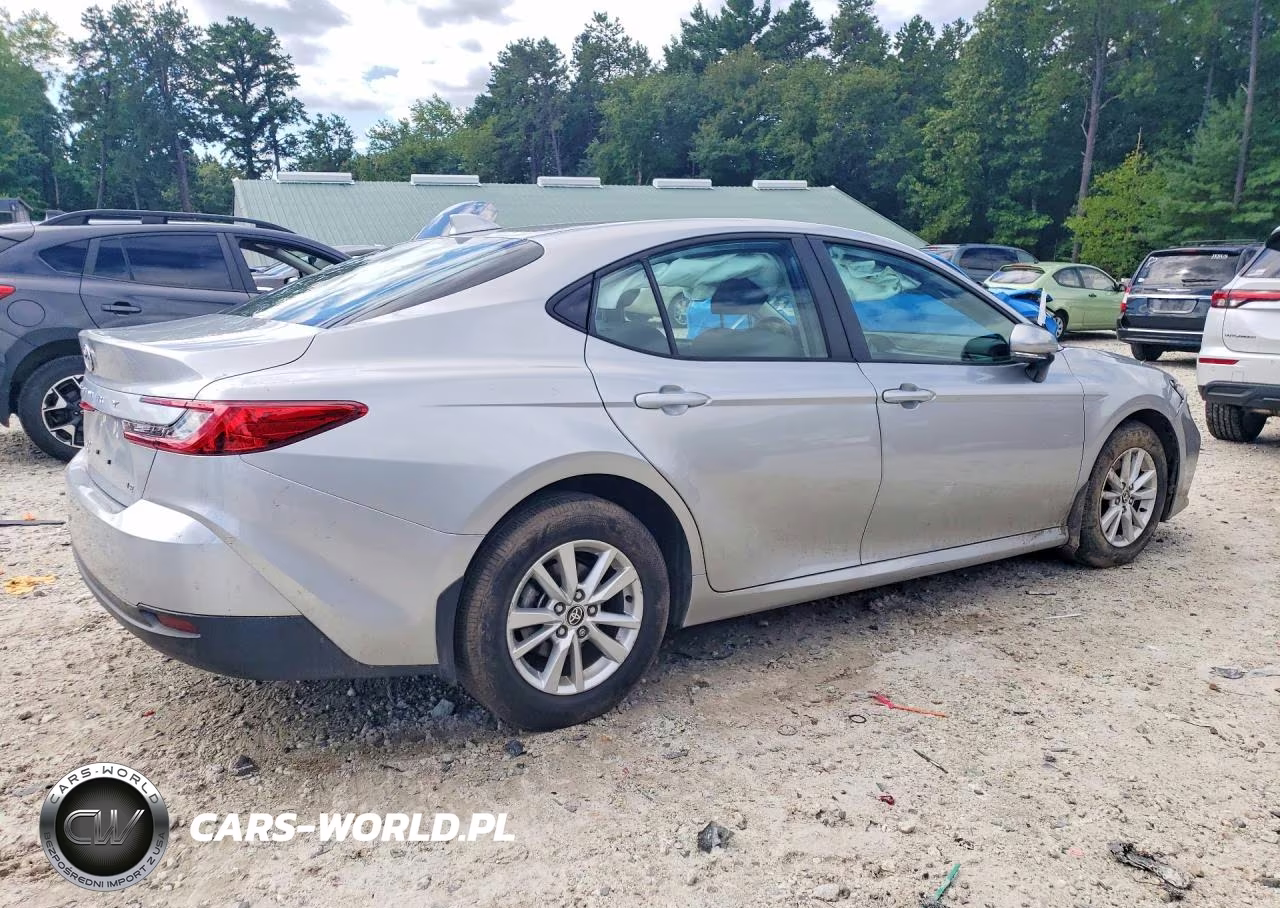 2026 Toyota Camry Le VIN:4T1DBADKXTU039877 - 3