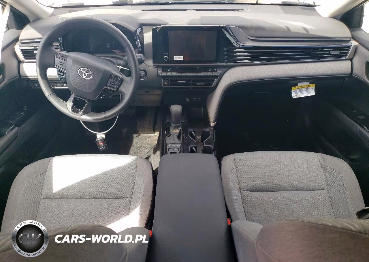 2026 Toyota Camry Le VIN:4T1DBADKXTU039877 - 8