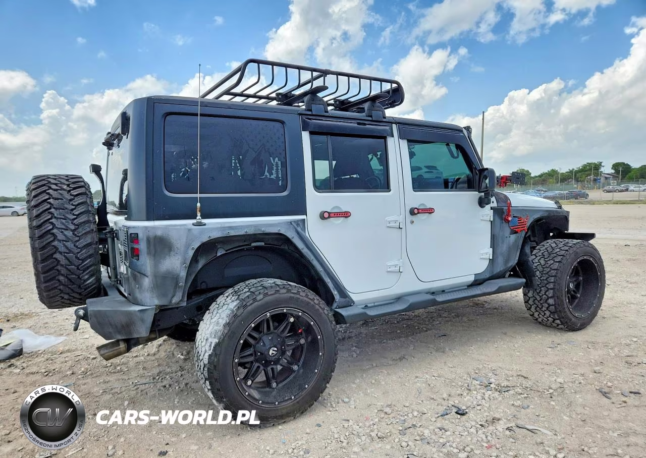 2015 Jeep Wrangler Unlimited Sport VIN:1C4BJWDG8FL549291 - 3