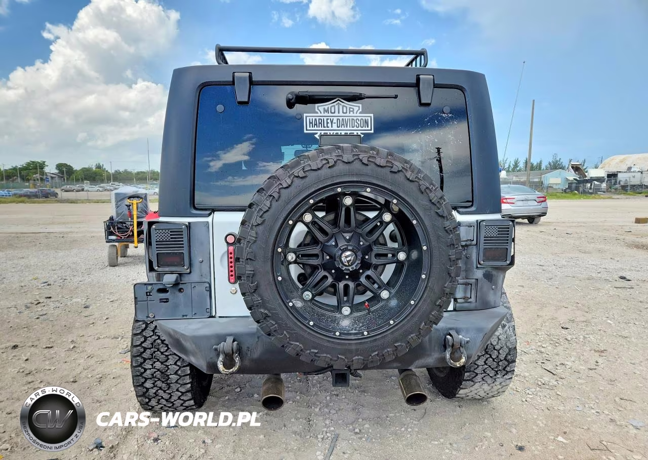 2015 Jeep Wrangler Unlimited Sport VIN:1C4BJWDG8FL549291 - 6