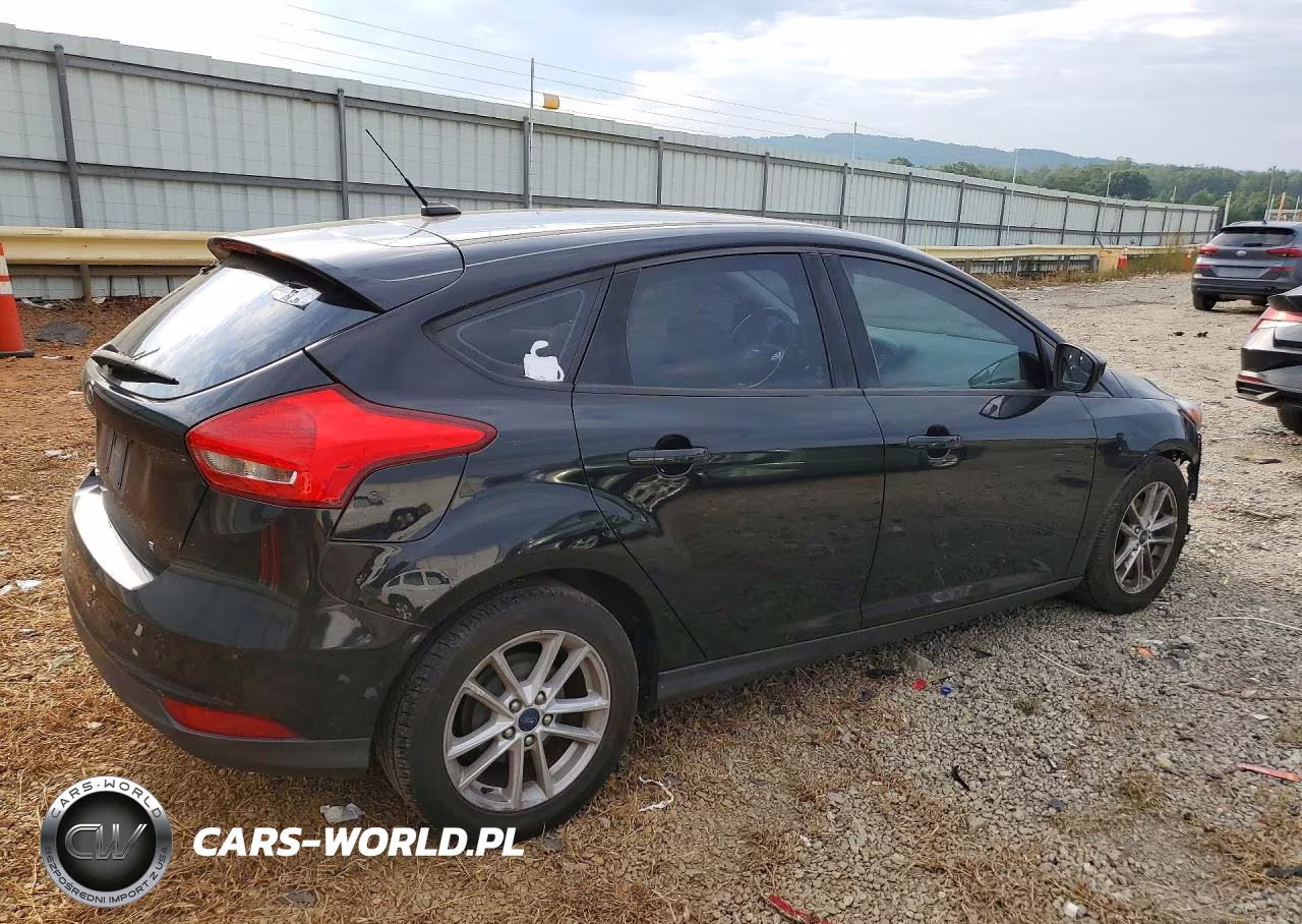 2018 Ford Focus Se VIN:1FADP3K20JL280313 - 3