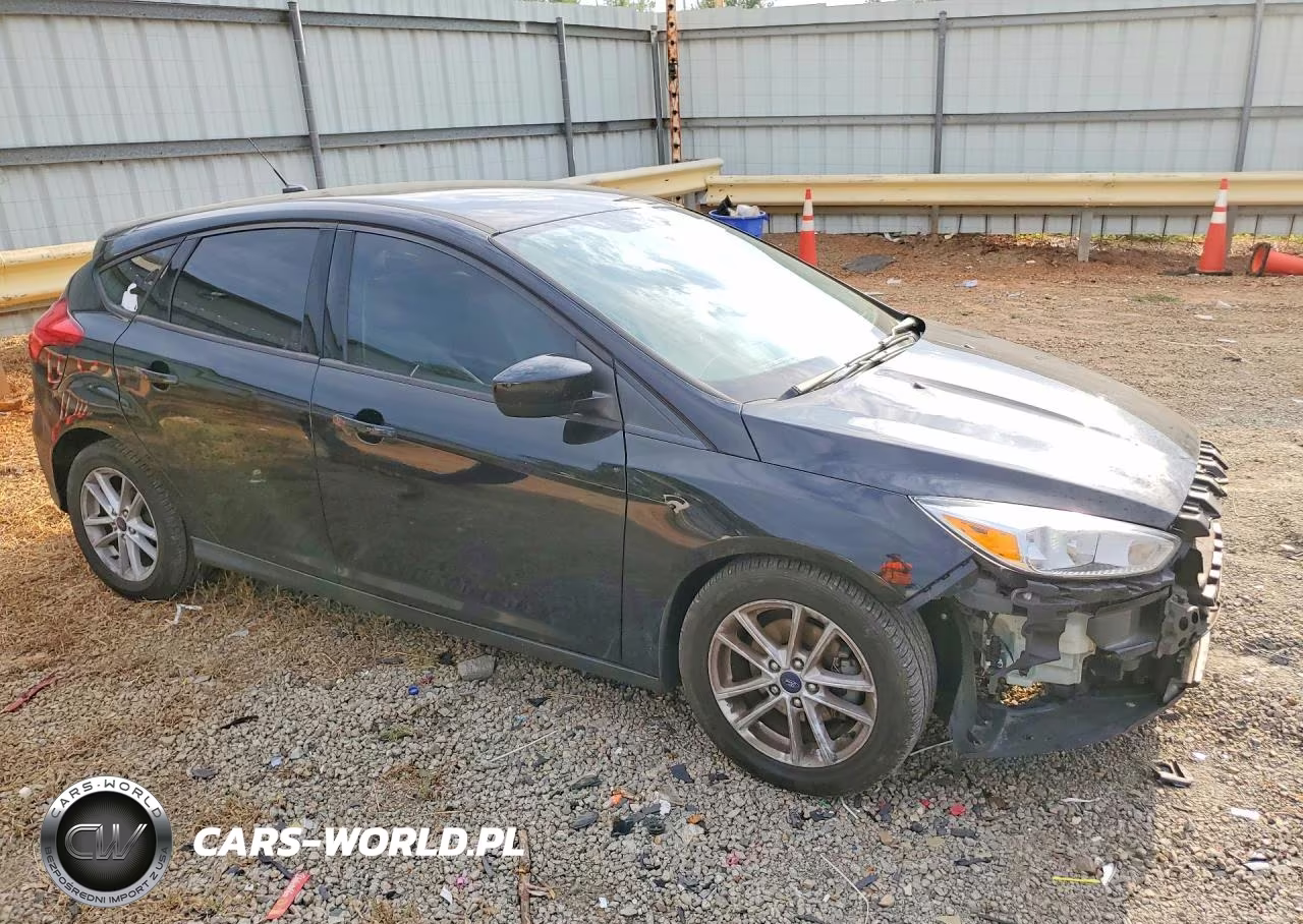 2018 Ford Focus Se VIN:1FADP3K20JL280313 - 4
