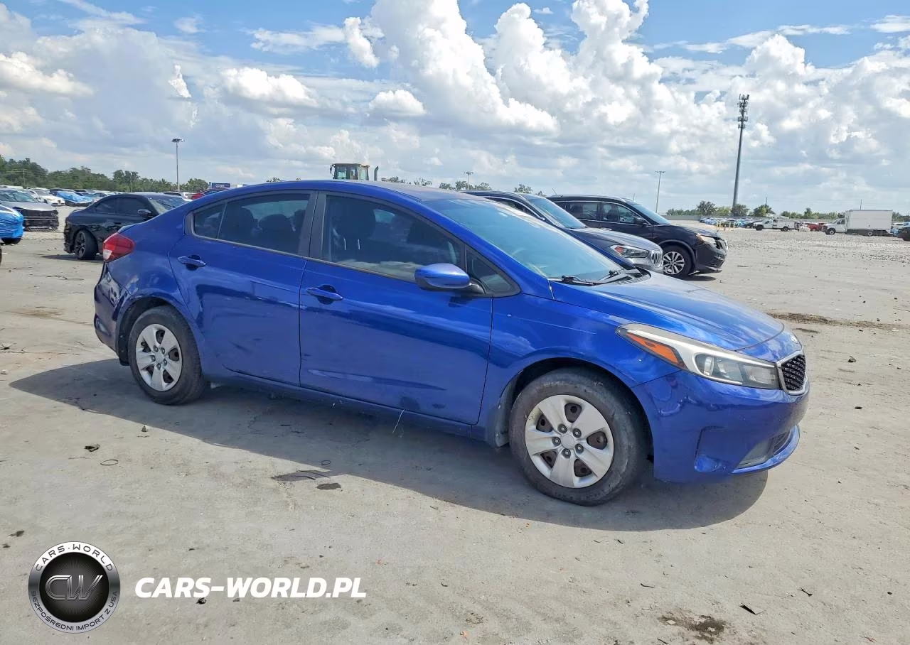 2018 Kia Forte Lx VIN:3KPFK4A70JE213563 - 4