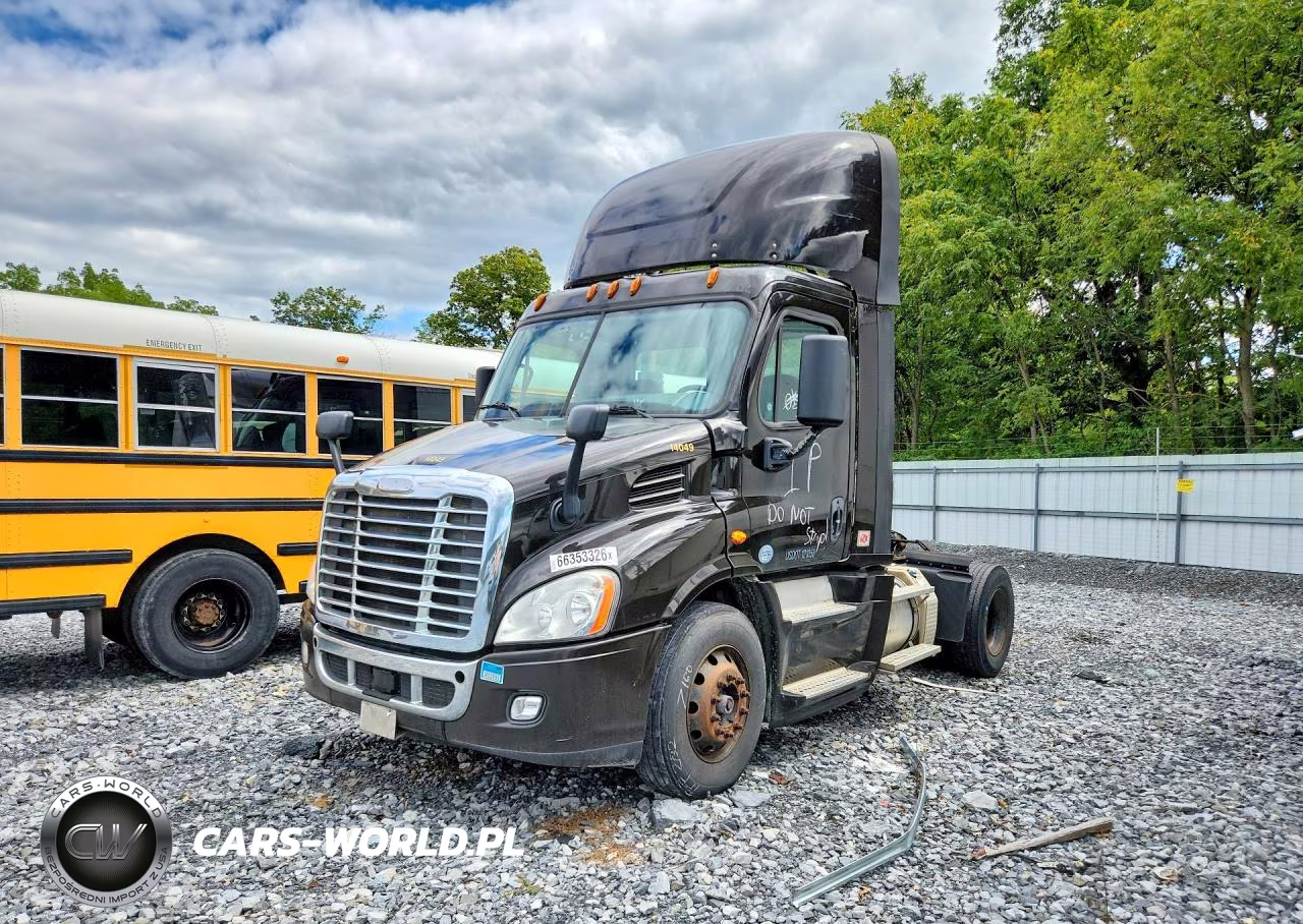 2015 Freightliner Cascadia Semi Truck