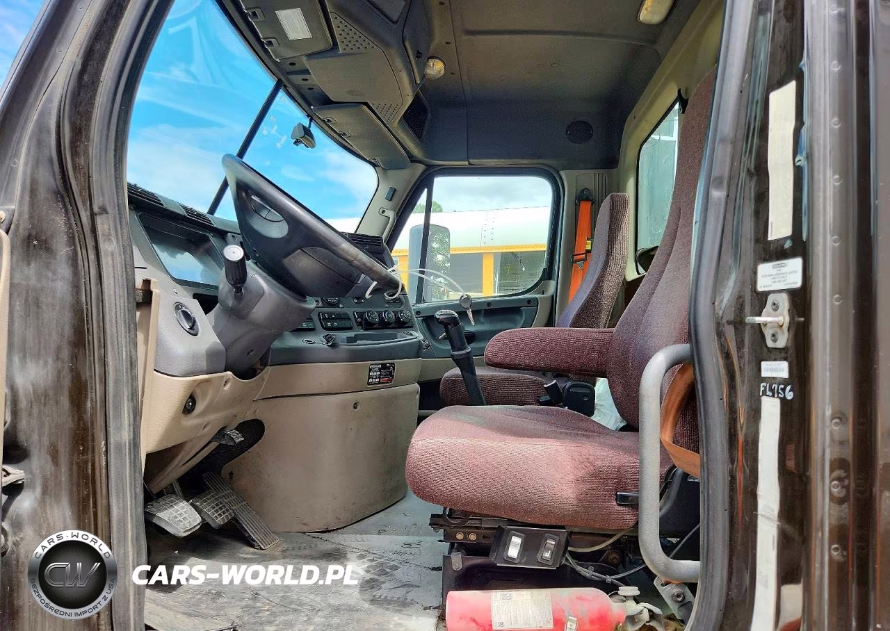 2015 Freightliner Cascadia Semi Truck VIN:1FUBGBDV7FLGD8301 - 7