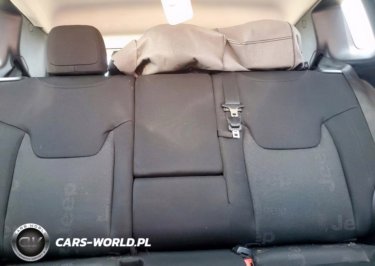 2015 Jeep Renegade Latitude VIN:ZACCJABT8FPC22831 - 10