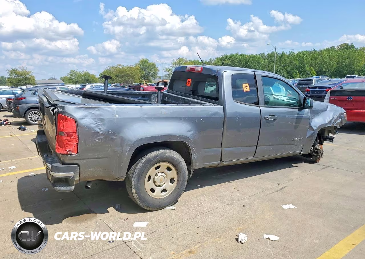 2018 Chevrolet Colorado VIN:1GCHSBEA8J1302982 - 3