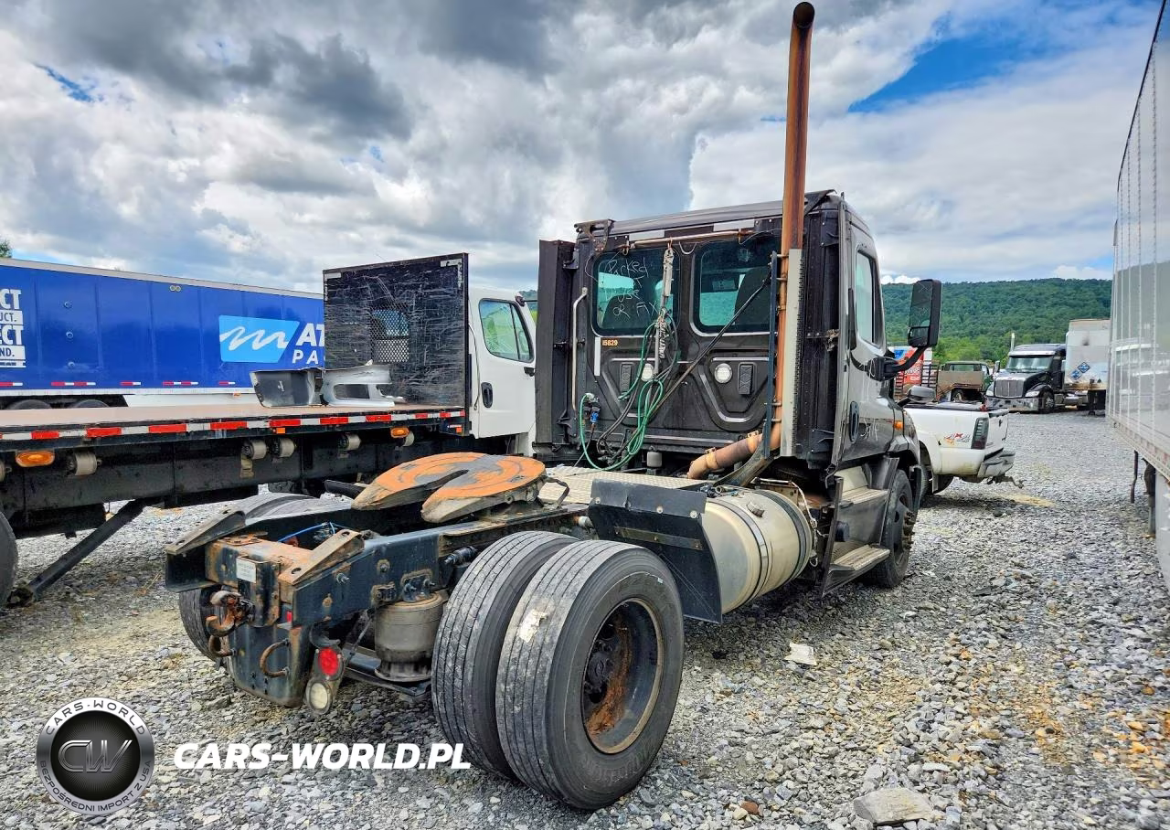 2017 Freightliner Cascadia 113 Semi Truck VIN:1FUBGBDVXHLHH2528 - 3