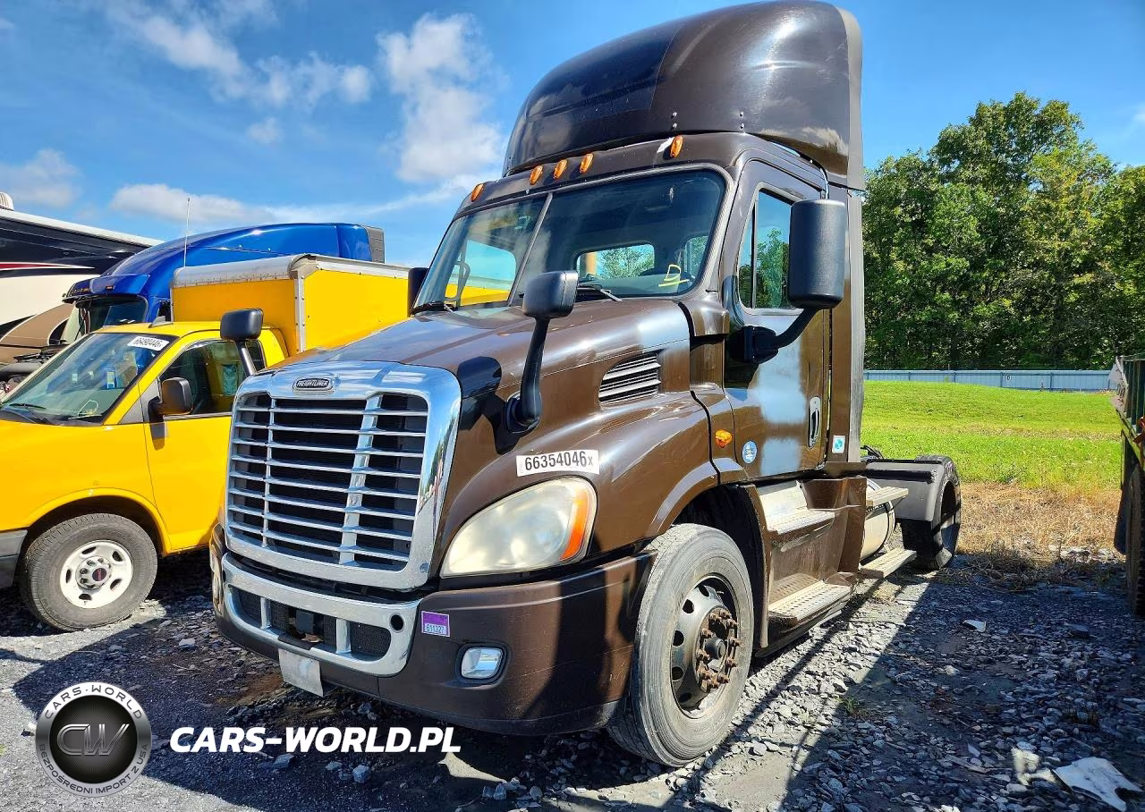 2017 Freightliner Cascadia 113 Semi Truck
