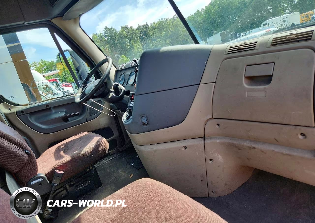 2017 Freightliner Cascadia 113 Semi Truck VIN:1FUBGBDV0HLHH2540 - 8