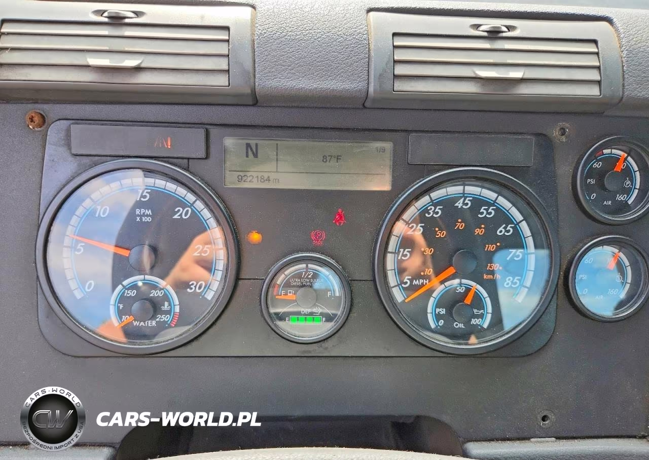 2017 Freightliner Cascadia 113 Semi Truck VIN:1FUBGBDV0HLHH2540 - 9