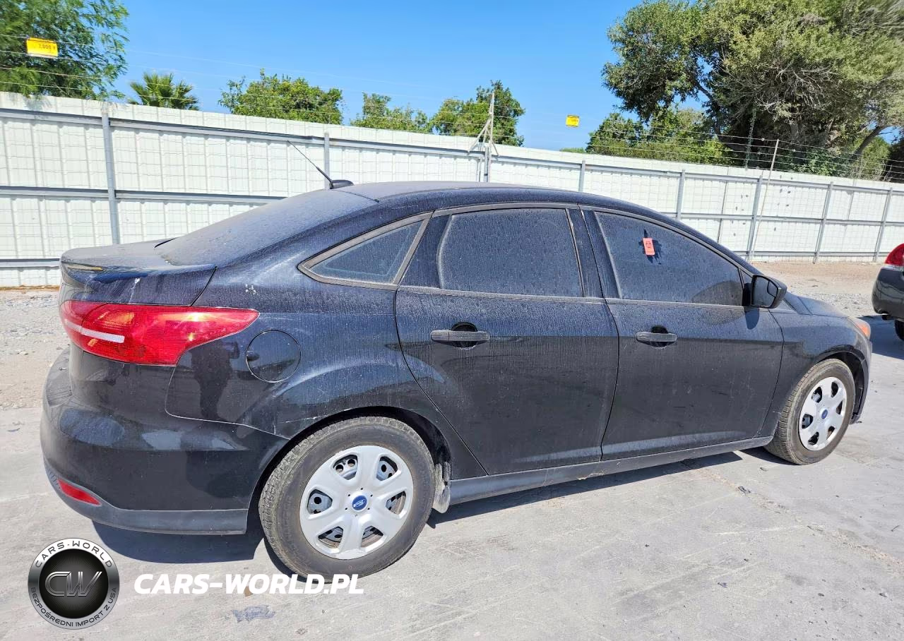 2018 Ford Focus S VIN:1FADP3E23JL259113 - 3