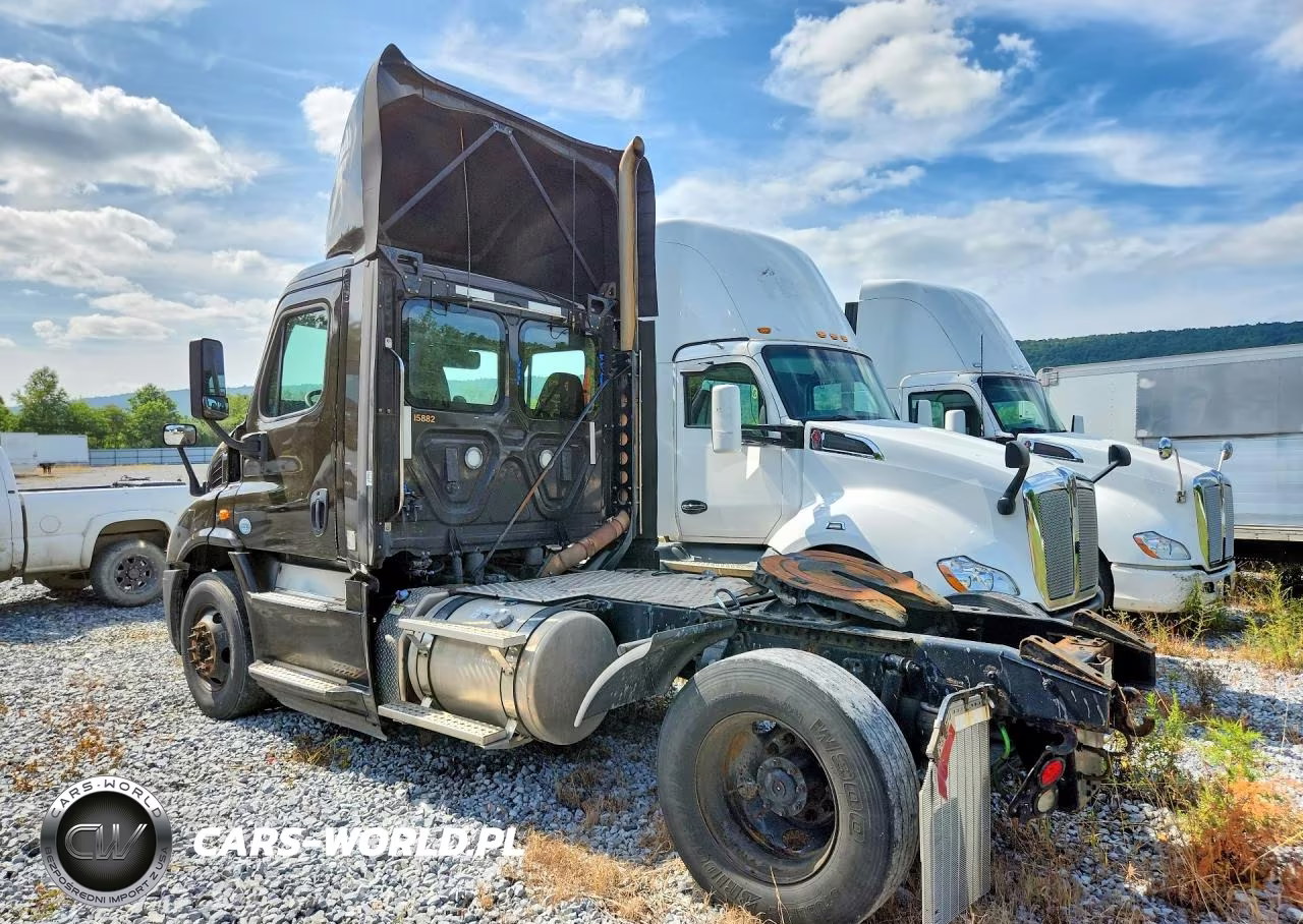 2017 Freightliner Cascadia 113 Semi Truck VIN:1FUBGBDV3HLHH2581 - 2