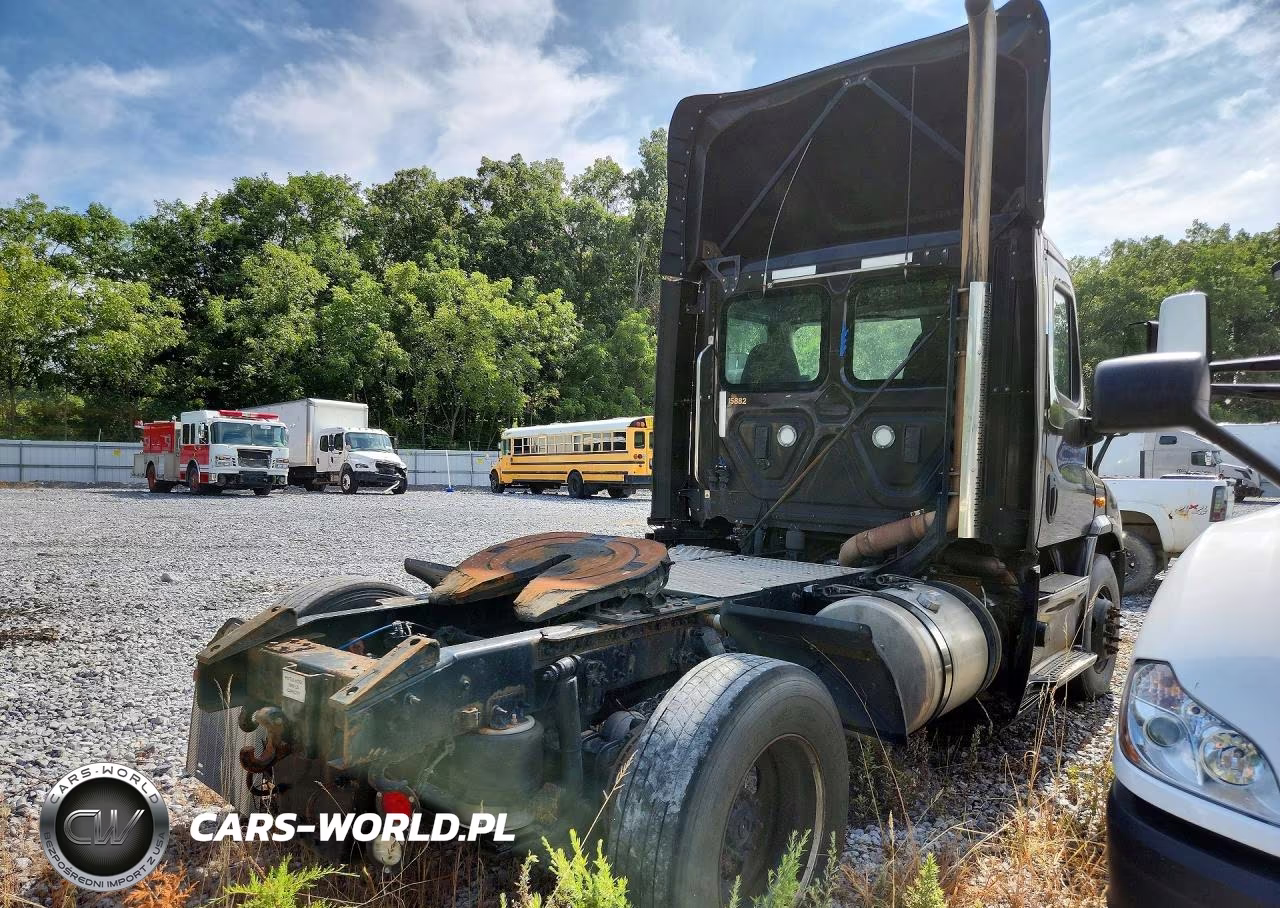 2017 Freightliner Cascadia 113 Semi Truck VIN:1FUBGBDV3HLHH2581 - 3