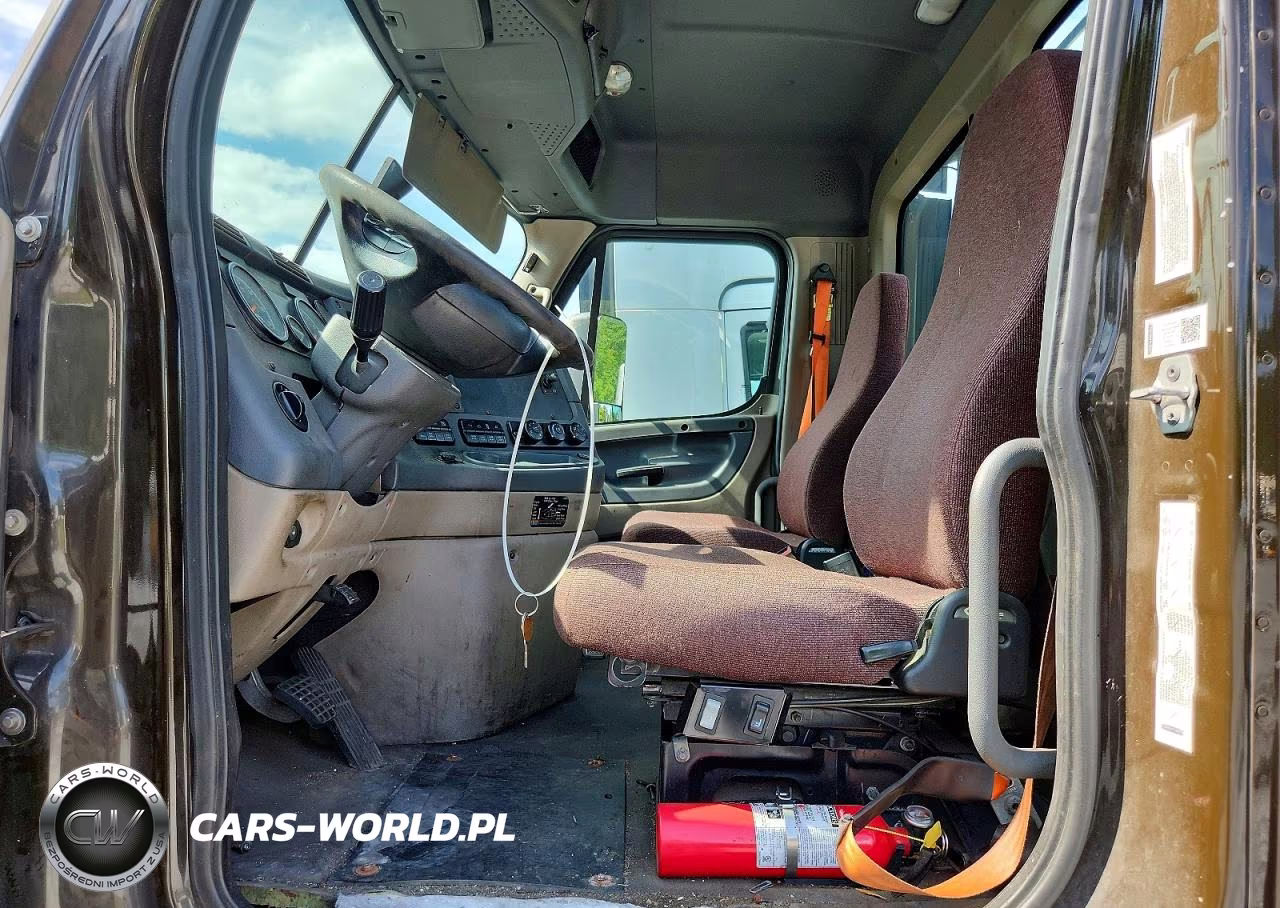 2017 Freightliner Cascadia 113 Semi Truck VIN:1FUBGBDV3HLHH2581 - 7