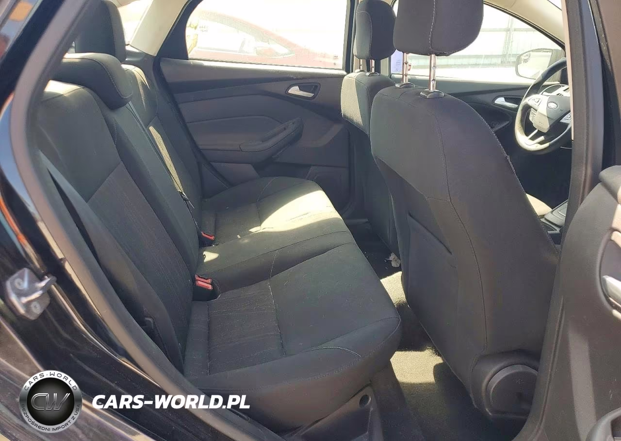 2018 Ford Focus Se VIN:1FADP3FEXJL244052 - 10