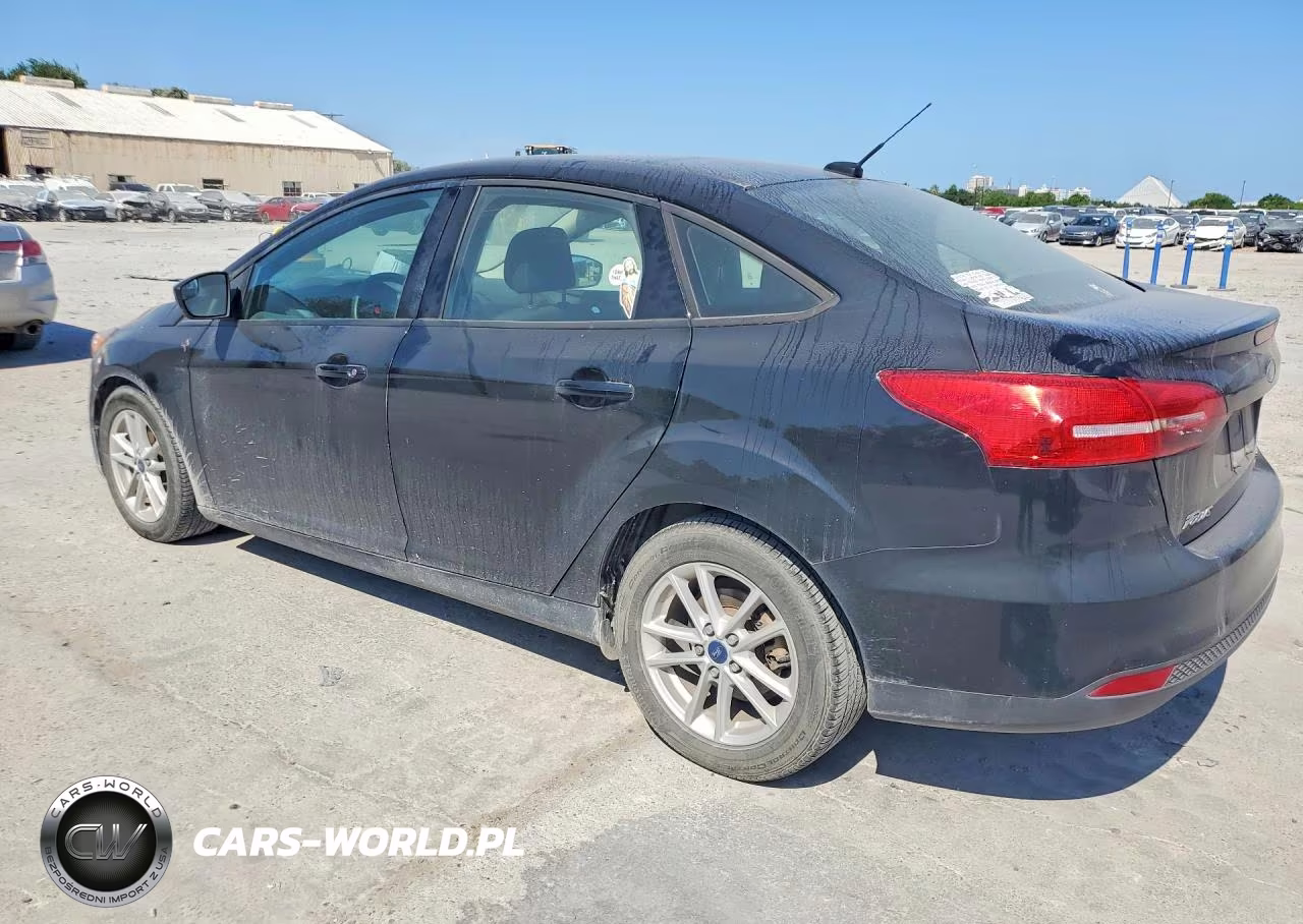 2018 Ford Focus Se VIN:1FADP3FEXJL244052 - 2