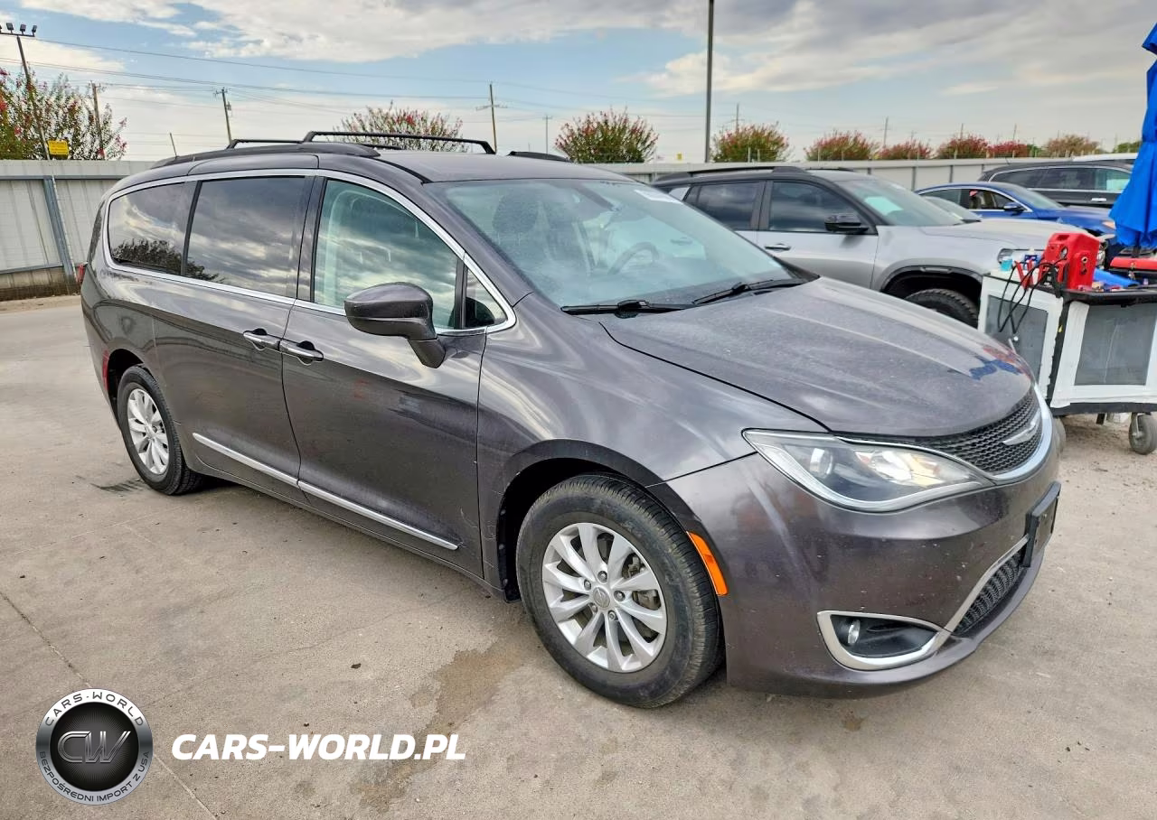 2017 Chrysler Pacifica Touring L VIN:2C4RC1BG4HR503739 - 4