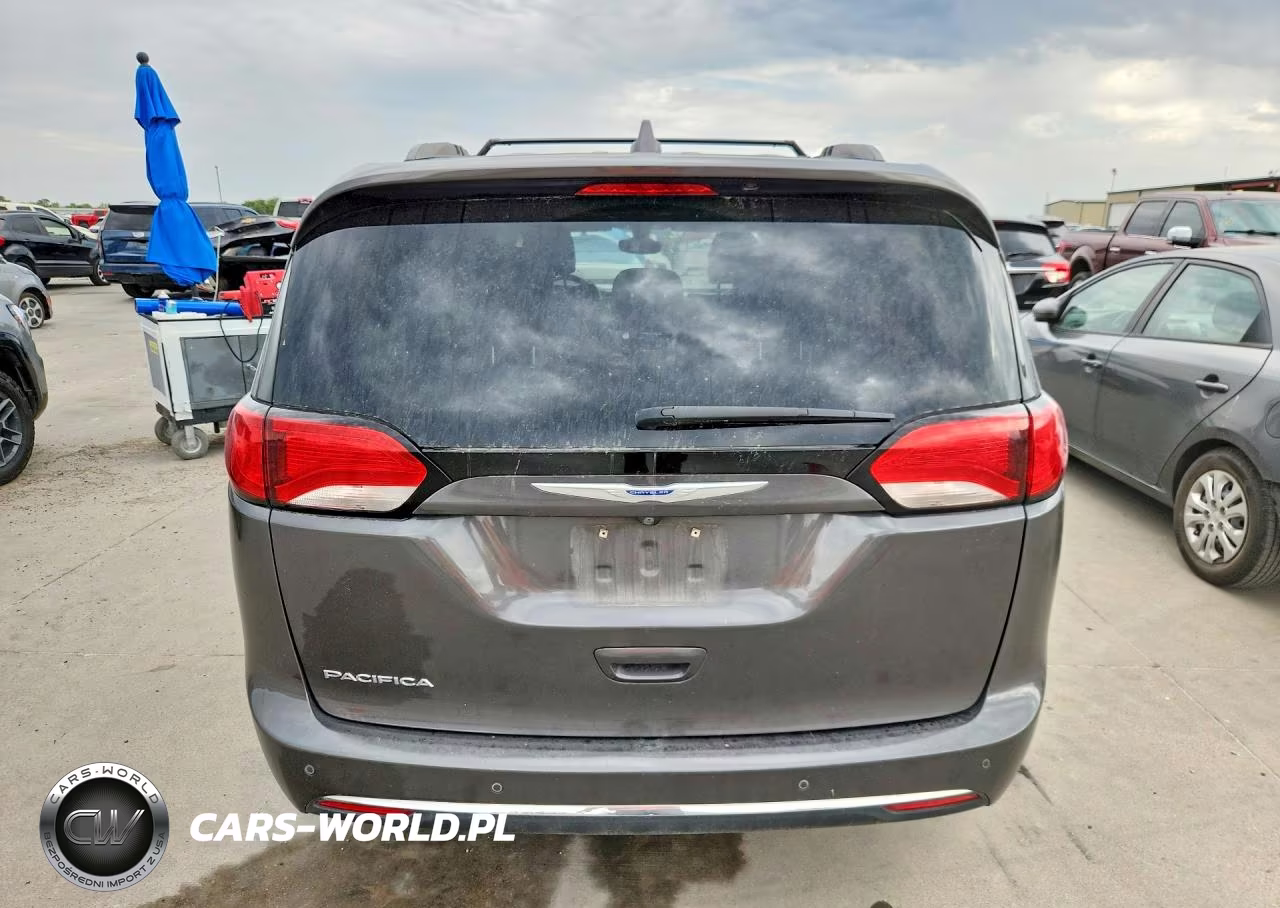 2017 Chrysler Pacifica Touring L VIN:2C4RC1BG4HR503739 - 6
