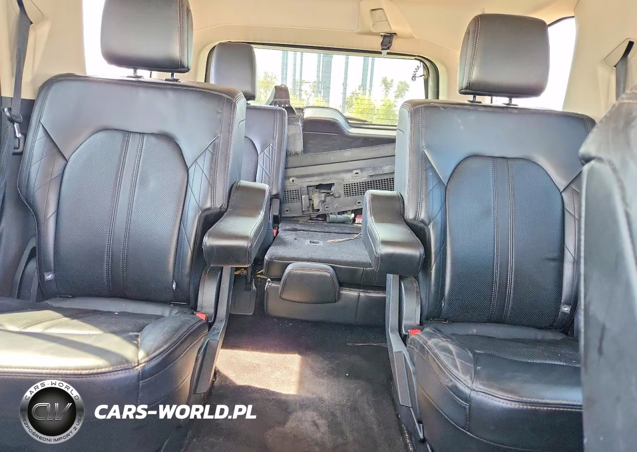2018 Ford Expedition Platinum VIN:1FMJU1MT1JEA13861 - 10