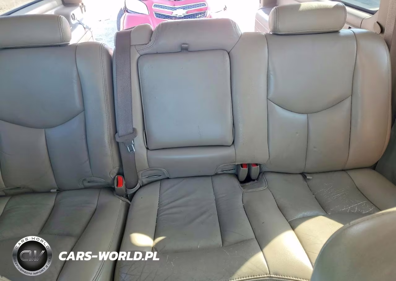 2005 Chevrolet Suburban C1500 VIN:3GNEC16Z15G269580 - 10