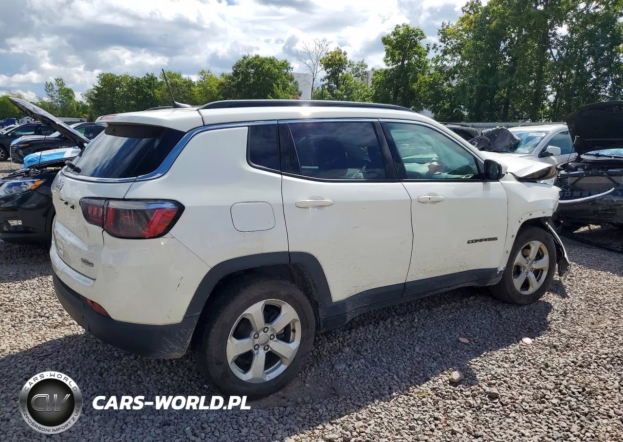 2018 Jeep Compass Latitude VIN:3C4NJDBB9JT139007 - 3