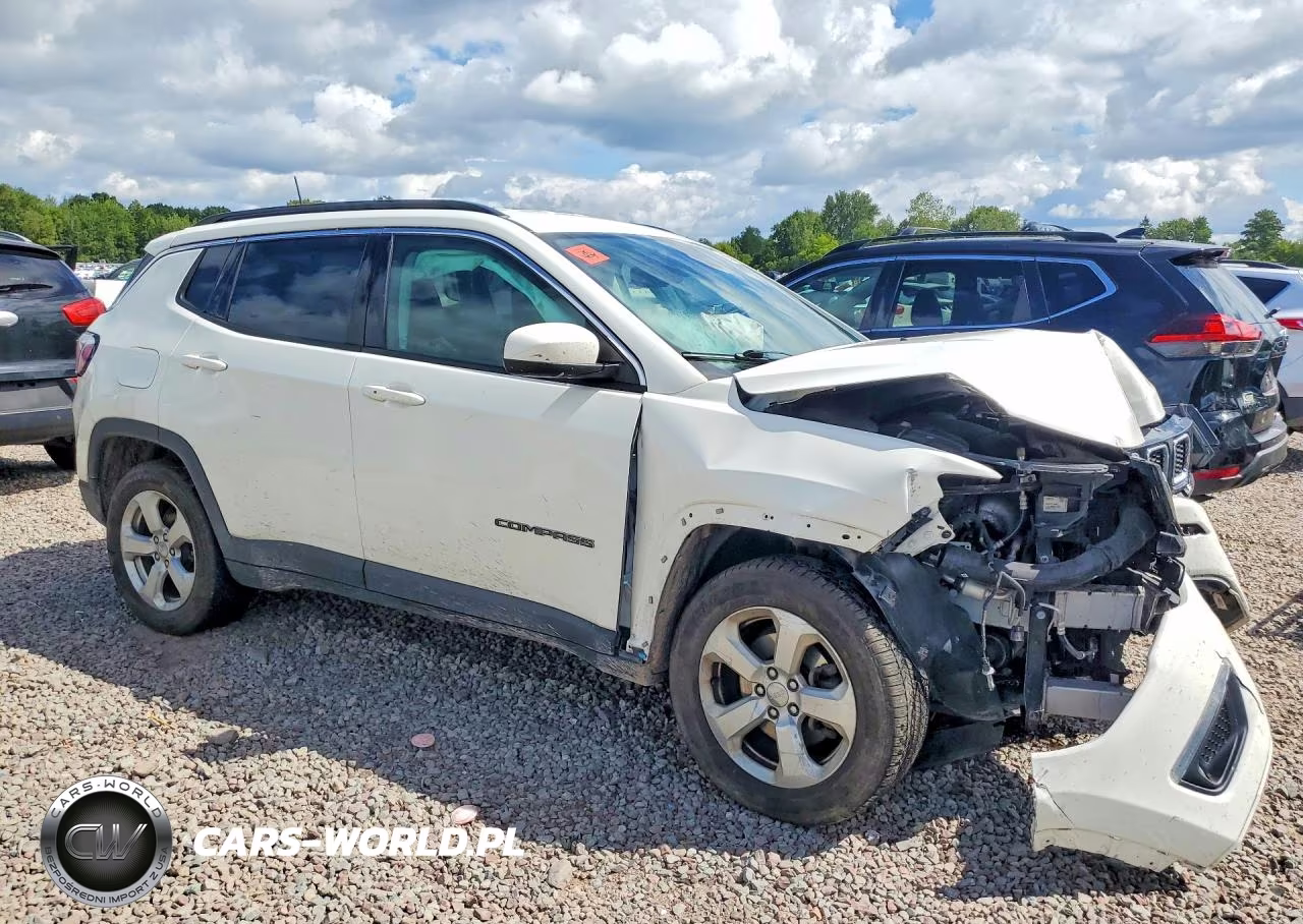 2018 Jeep Compass Latitude VIN:3C4NJDBB9JT139007 - 4