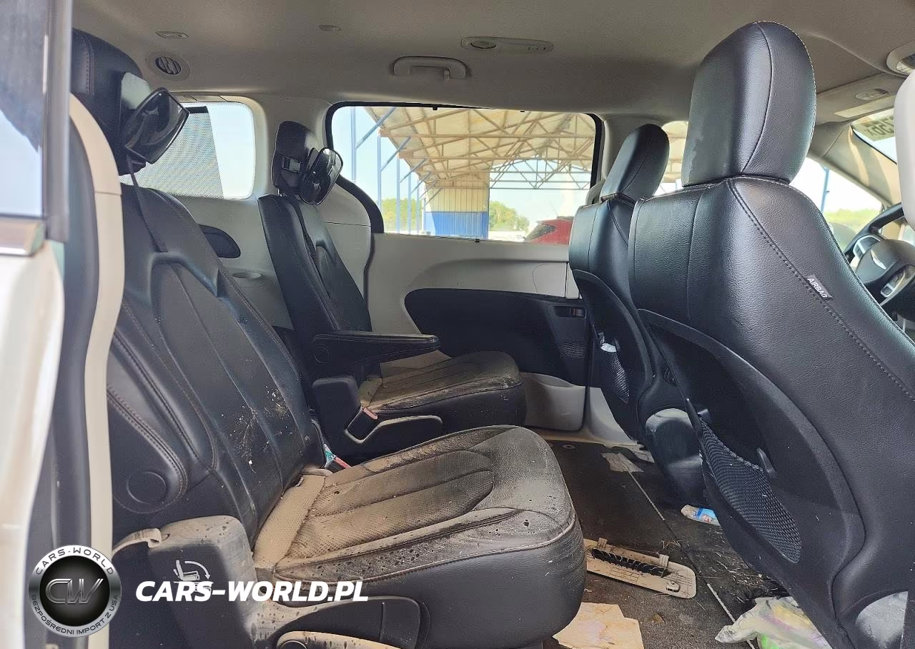 2019 Chrysler Pacifica Touring L VIN:2C4RC1BG4KR548283 - 10