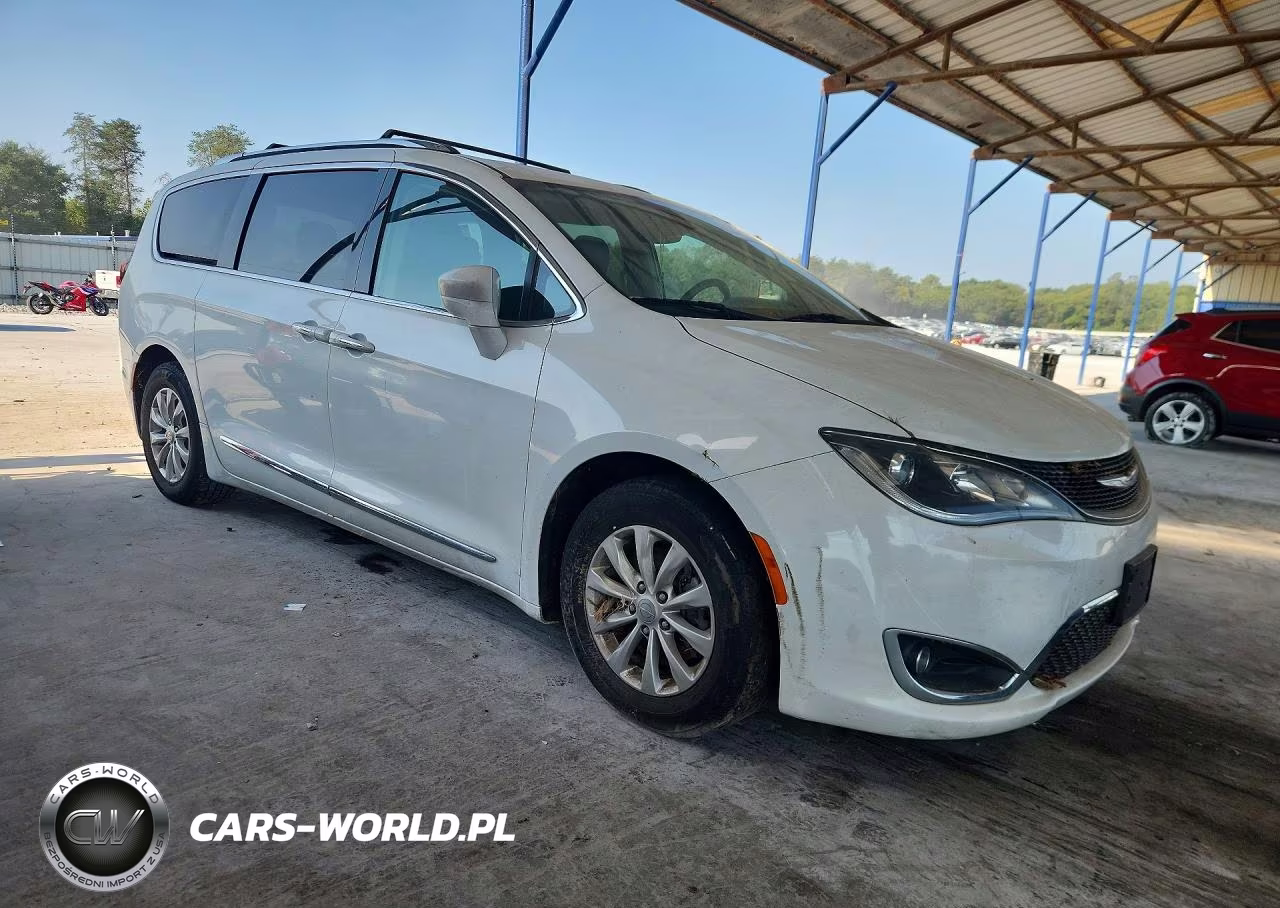 2019 Chrysler Pacifica Touring L VIN:2C4RC1BG4KR548283 - 4
