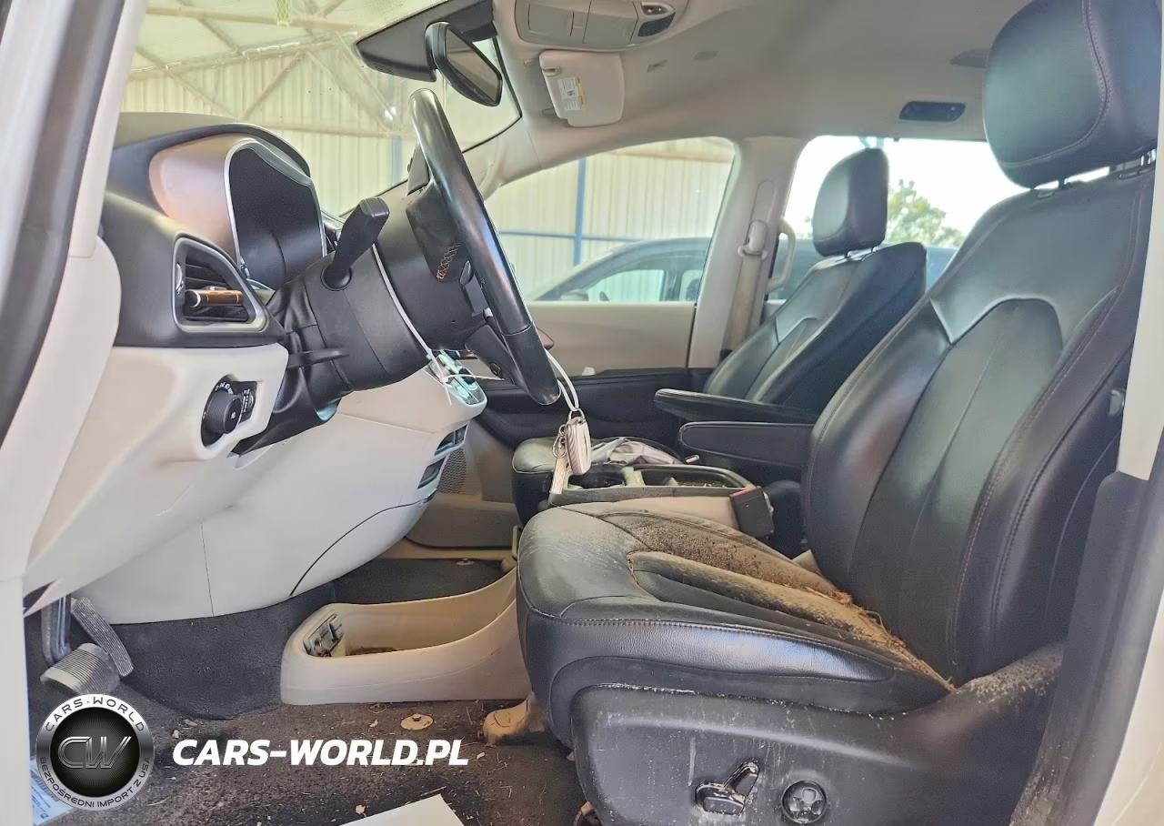 2019 Chrysler Pacifica Touring L VIN:2C4RC1BG4KR548283 - 7