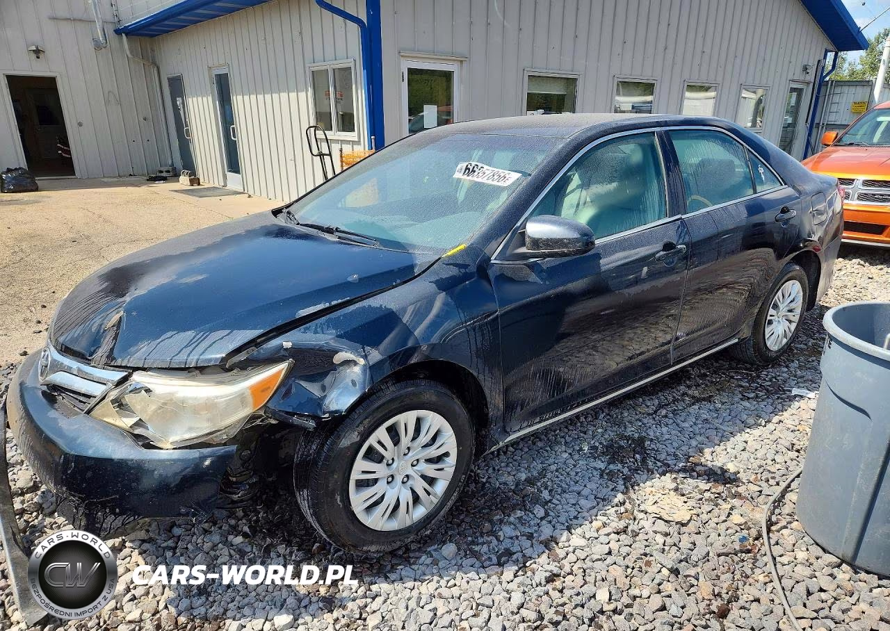 2014 Toyota Camry Le – zdjęcie 1 z 12