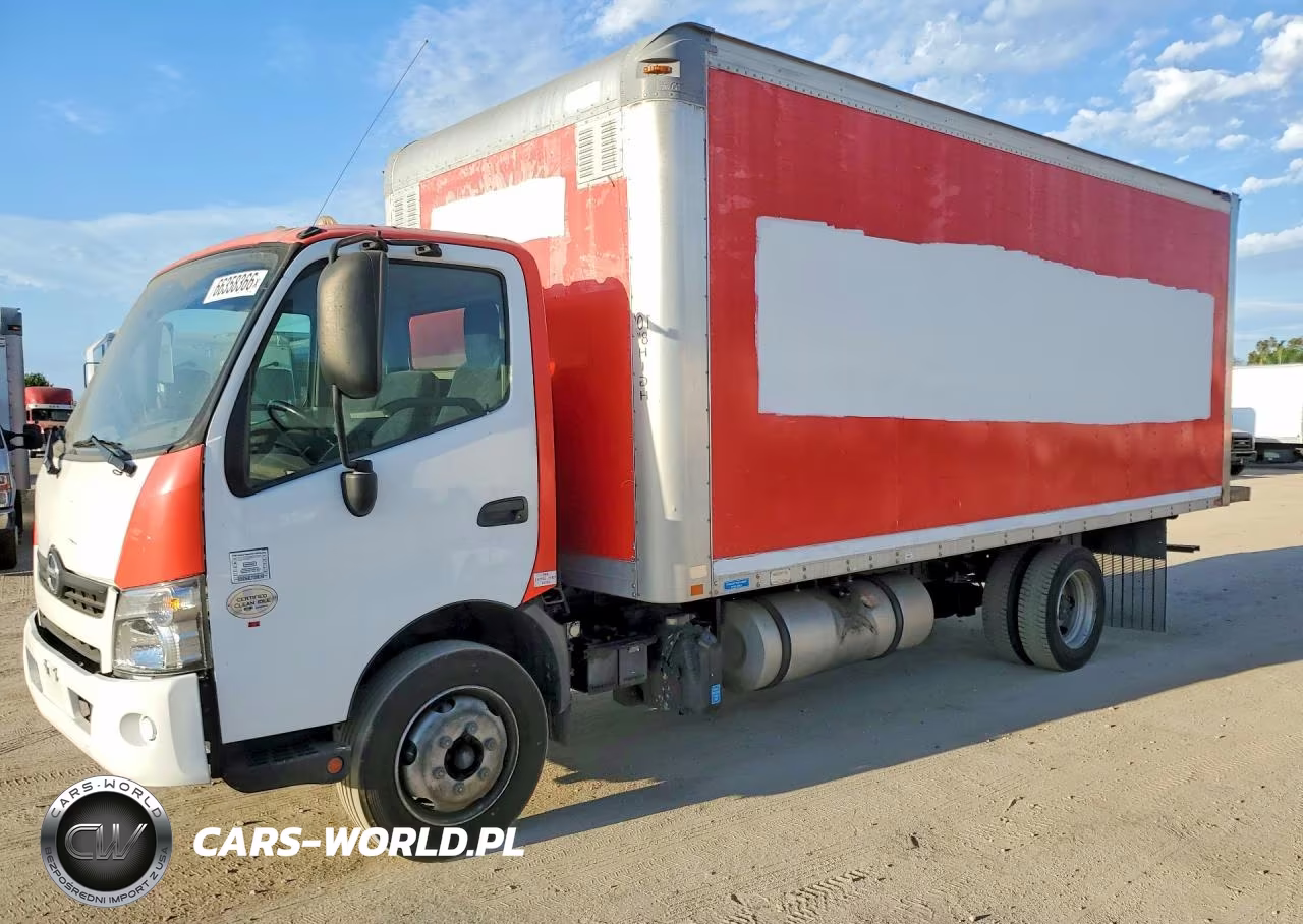2017 Hino 195
