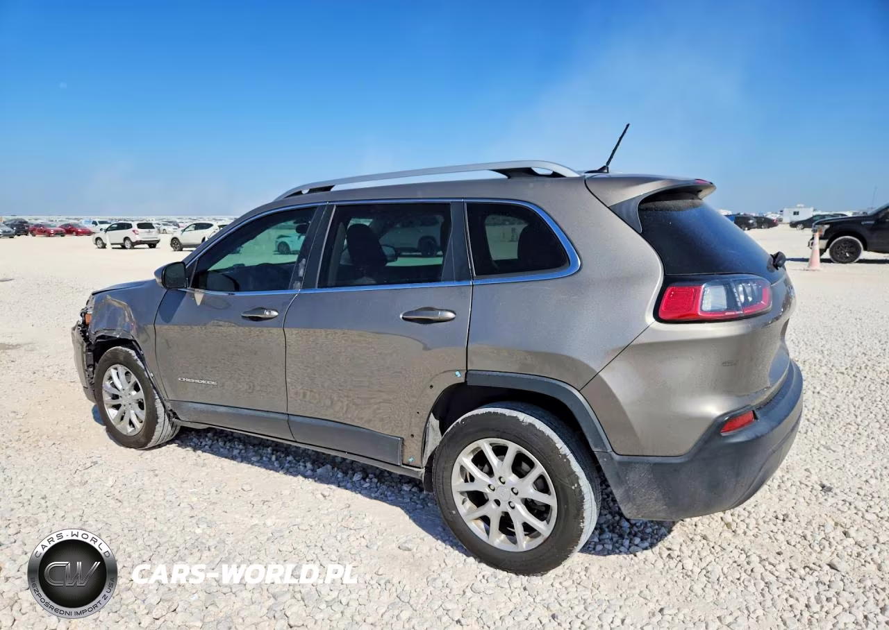 2019 Jeep Cherokee Latitude VIN:1C4PJLCB4KD269446 - 2