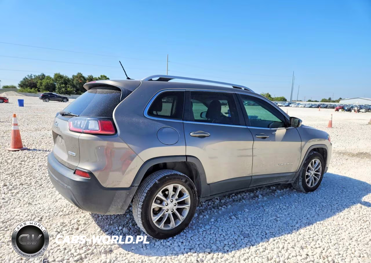 2019 Jeep Cherokee Latitude VIN:1C4PJLCB4KD269446 - 3