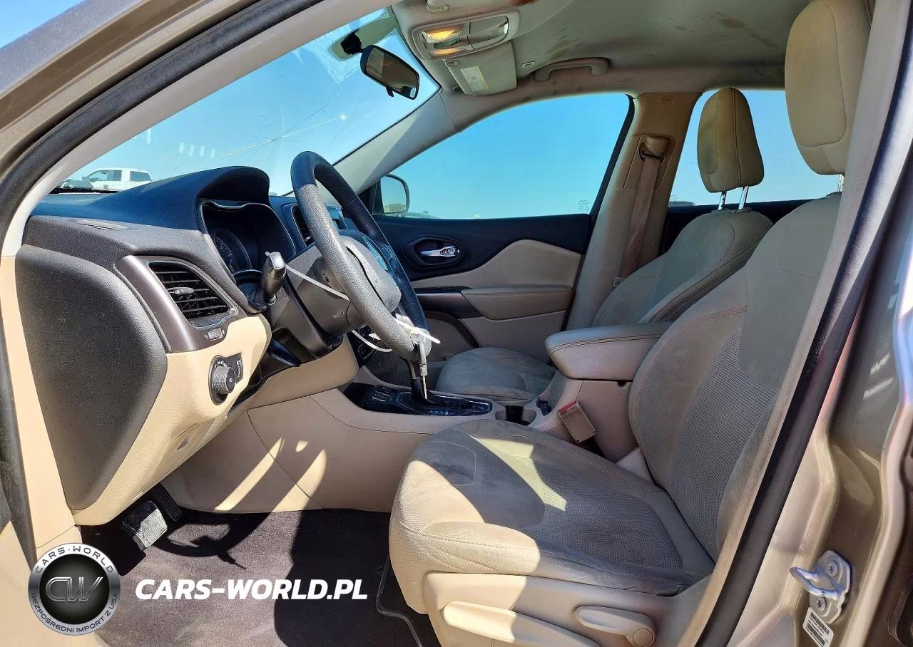 2019 Jeep Cherokee Latitude VIN:1C4PJLCB4KD269446 - 7
