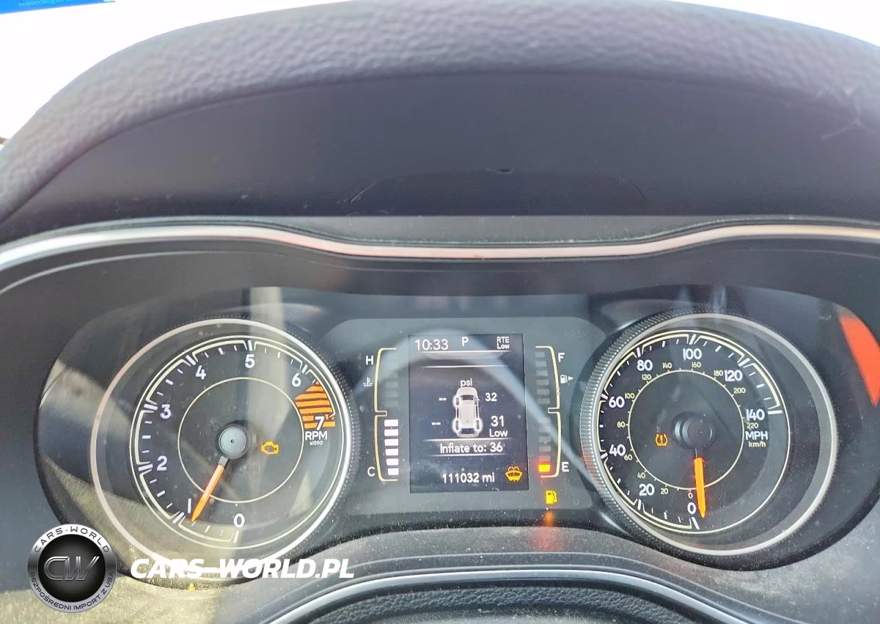 2019 Jeep Cherokee Latitude VIN:1C4PJLCB4KD269446 - 9