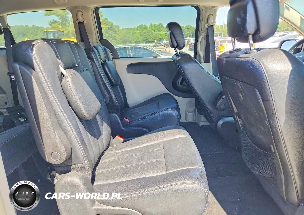 2015 Chrysler Town & Country Touring VIN:2C4RC1BG3FR577036 - 11