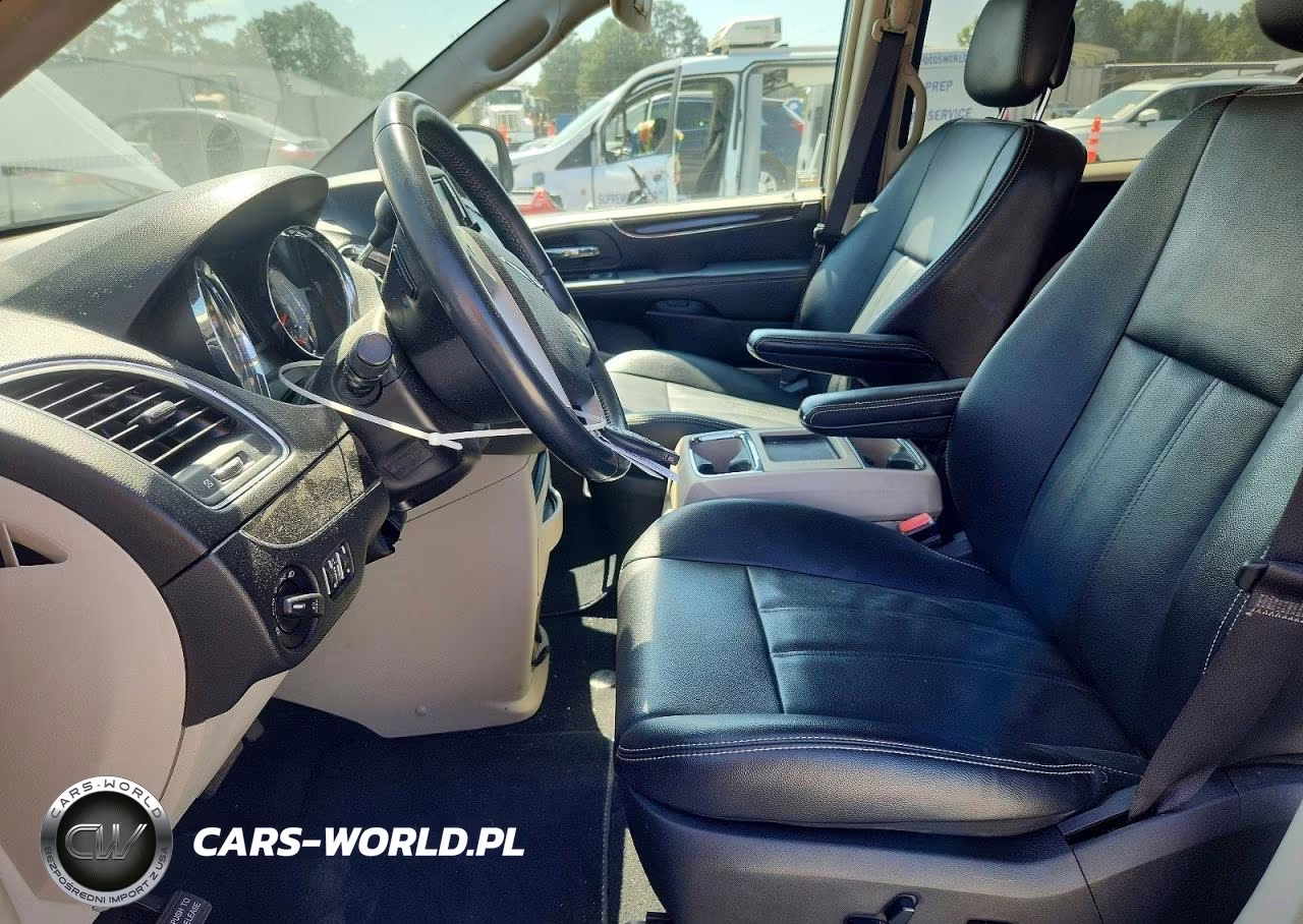 2015 Chrysler Town & Country Touring VIN:2C4RC1BG3FR577036 - 7