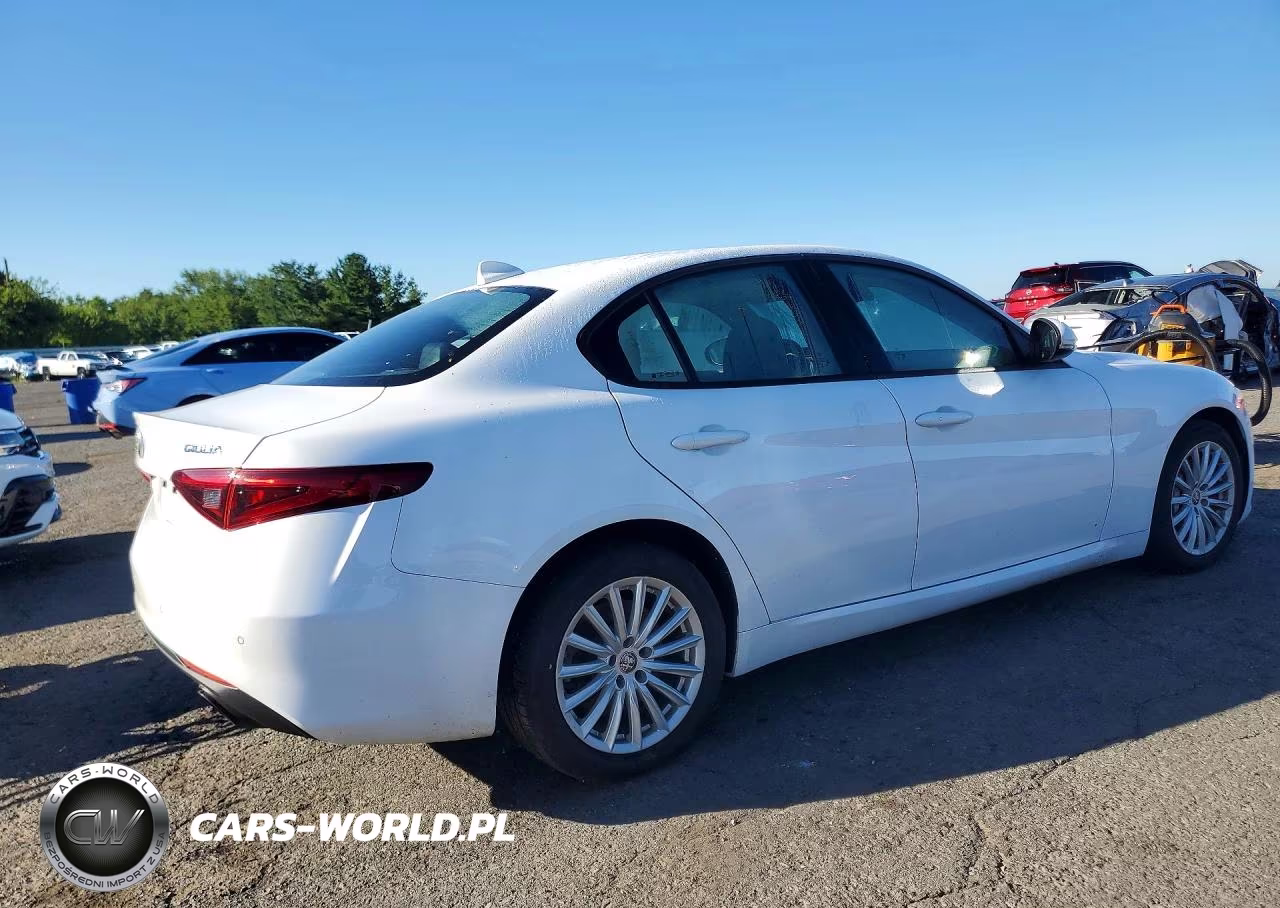 2023 Alfa Romeo Giulia Sprint VIN:ZARFANAN8P7668490 - 3