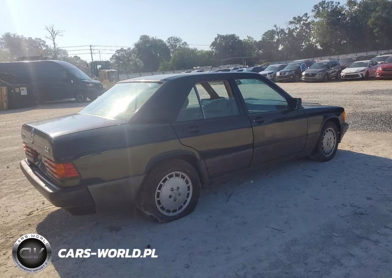 1990 Mercedes-Benz 190 E 2.6 VIN:WDBDA29D8LF727659 - 3