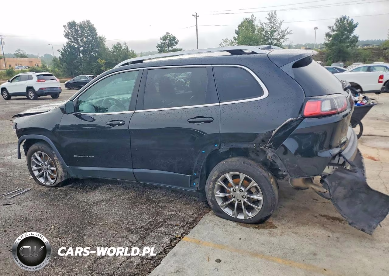 2019 Jeep Cherokee Latitude Plus VIN:1C4PJLLB2KD154702 - 2