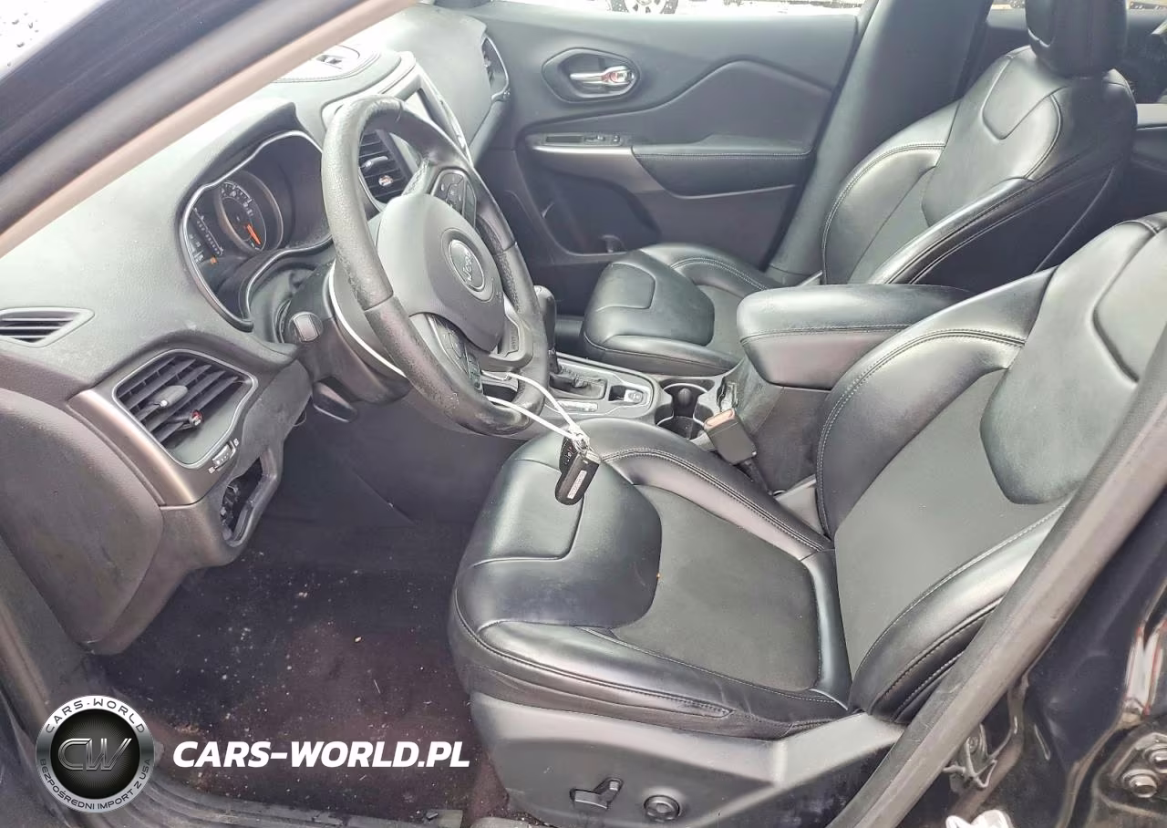 2019 Jeep Cherokee Latitude Plus VIN:1C4PJLLB2KD154702 - 7