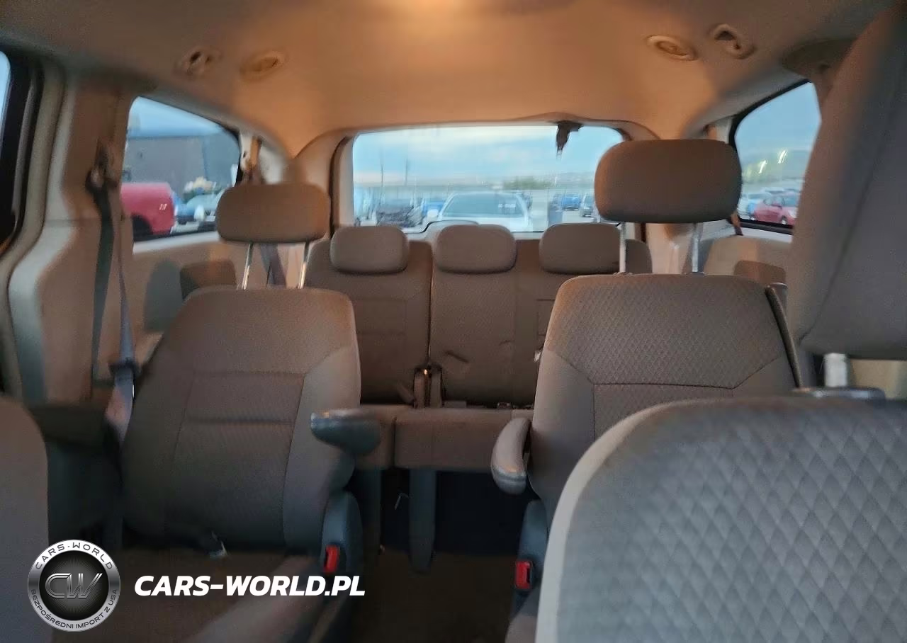 2009 Chrysler Town & Country Lx VIN:2A8HR44E29R516054 - 10