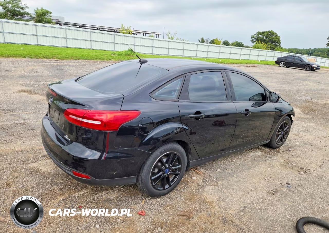 2016 Ford Focus Se VIN:1FADP3F29GL250794 - 3