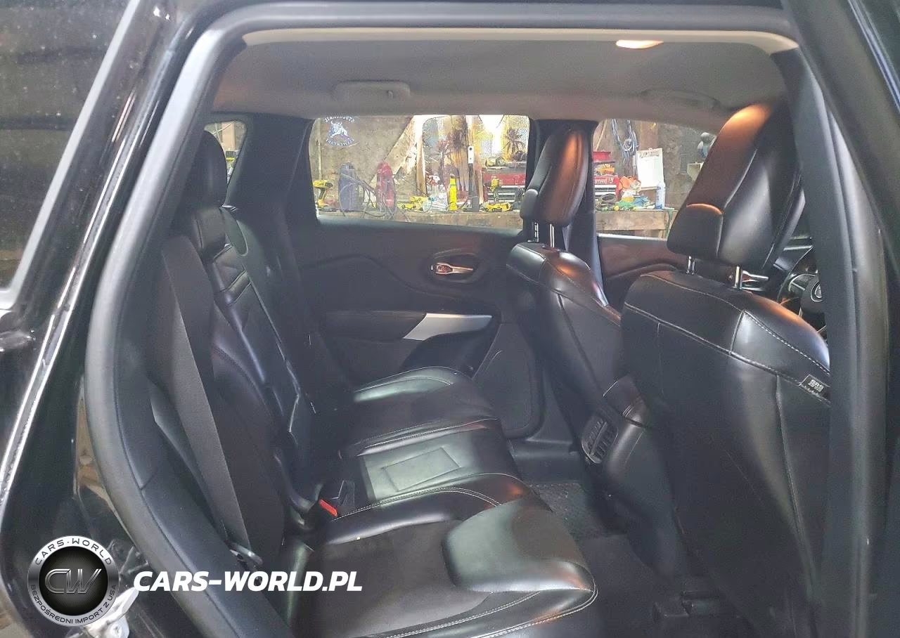 2018 Jeep Cherokee Latitude Plus VIN:1C4PJMLX3JD608147 - 11