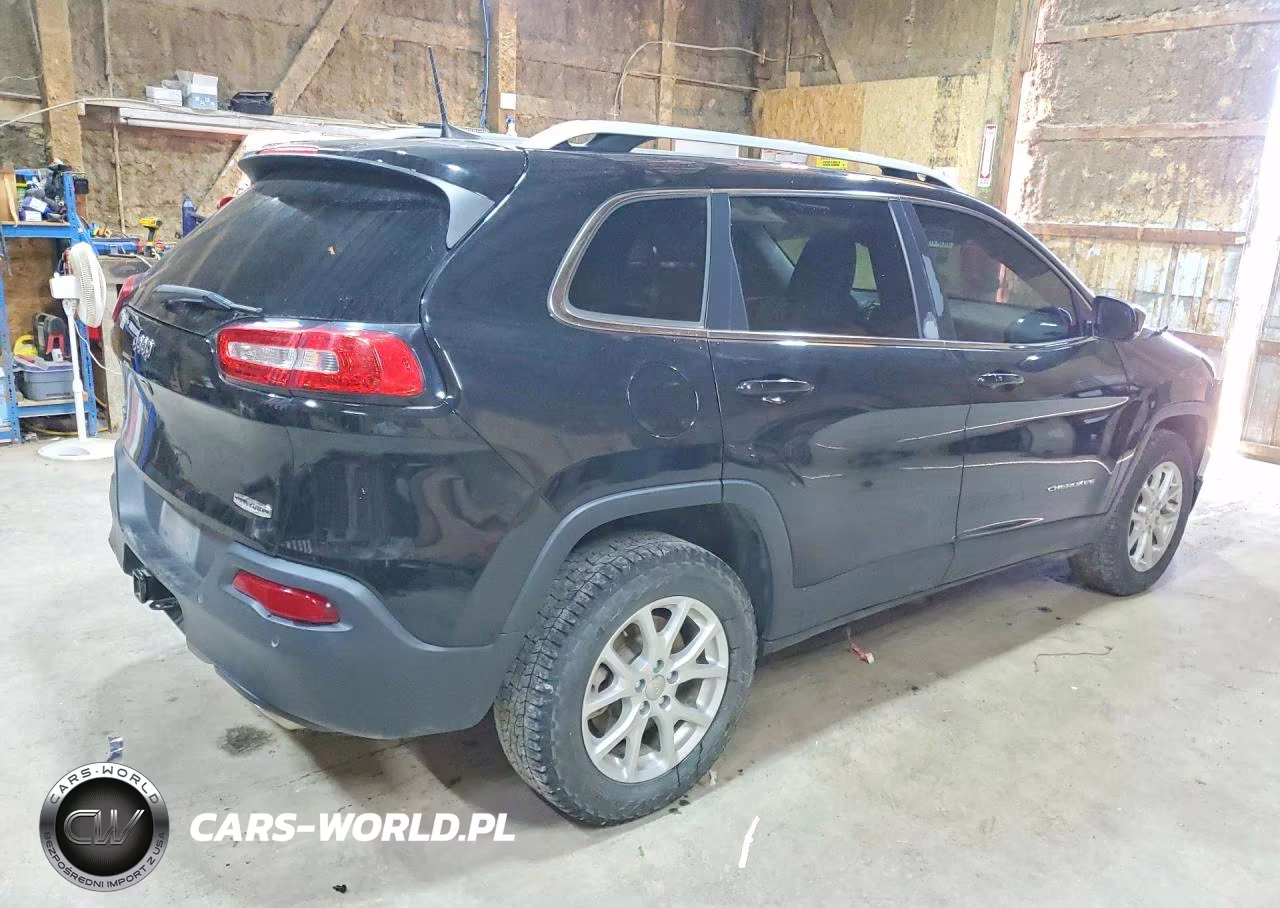 2018 Jeep Cherokee Latitude Plus VIN:1C4PJMLX3JD608147 - 3