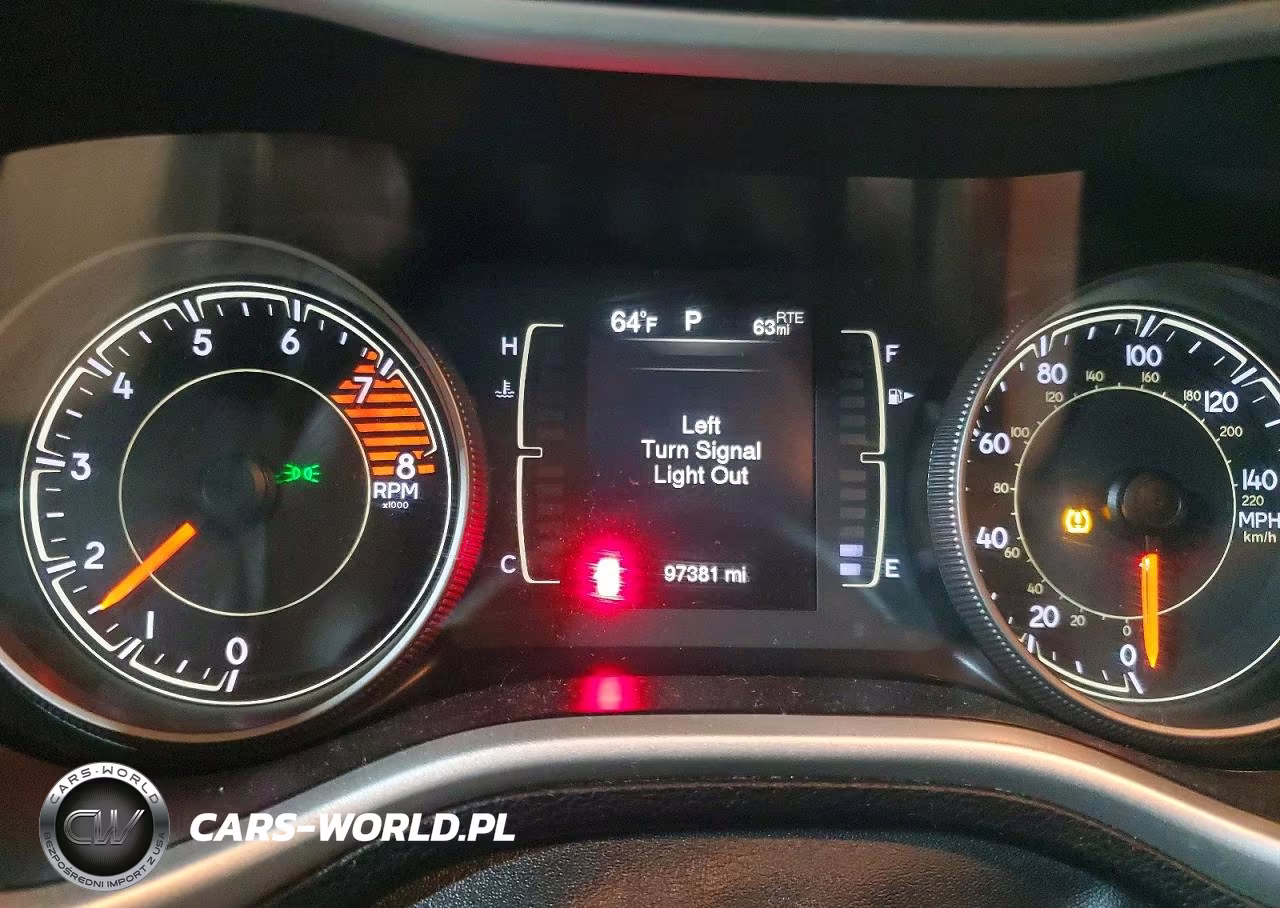 2018 Jeep Cherokee Latitude Plus VIN:1C4PJMLX3JD608147 - 9