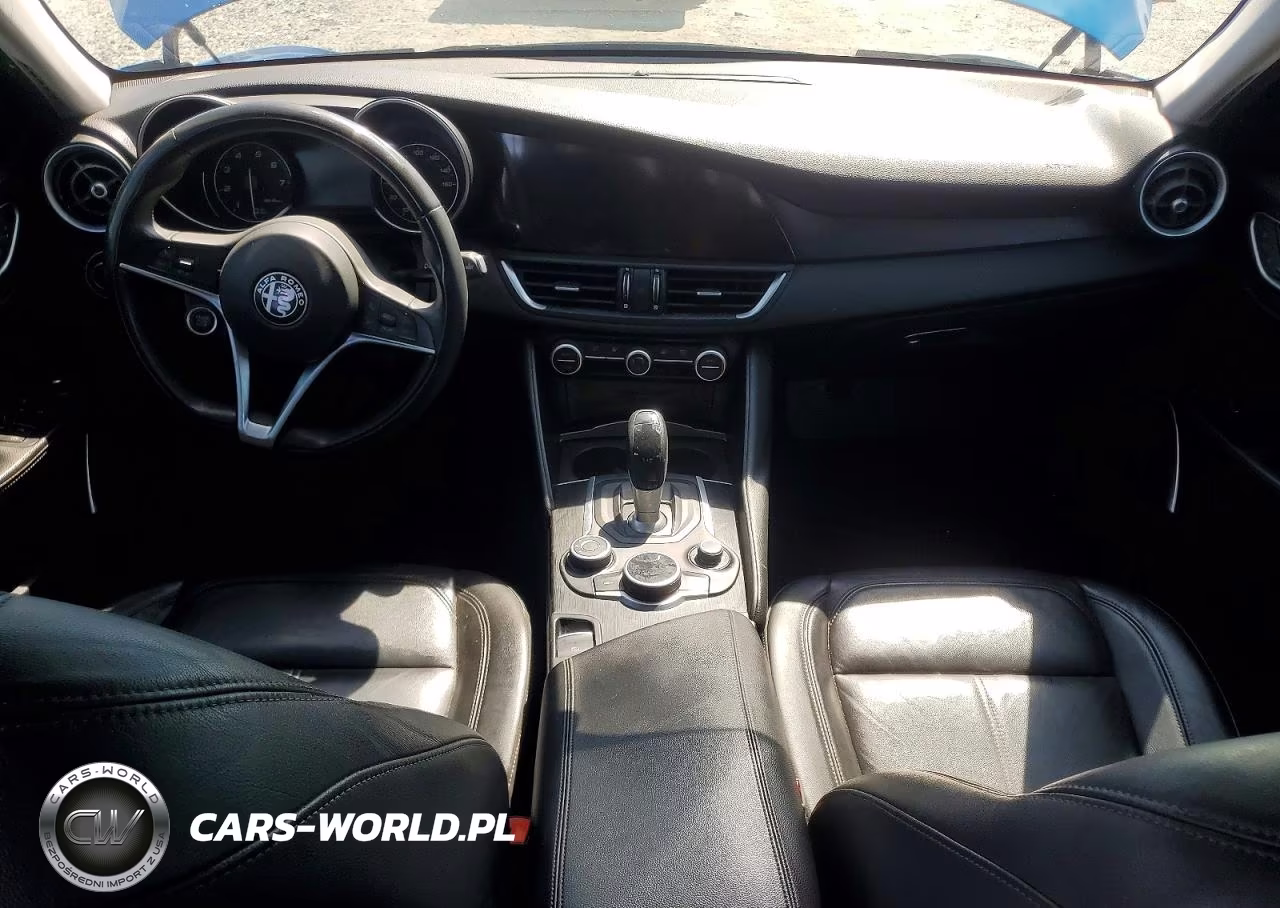 2018 Alfa Romeo Giulia VIN:ZARFAEBN6J7566840 - 8