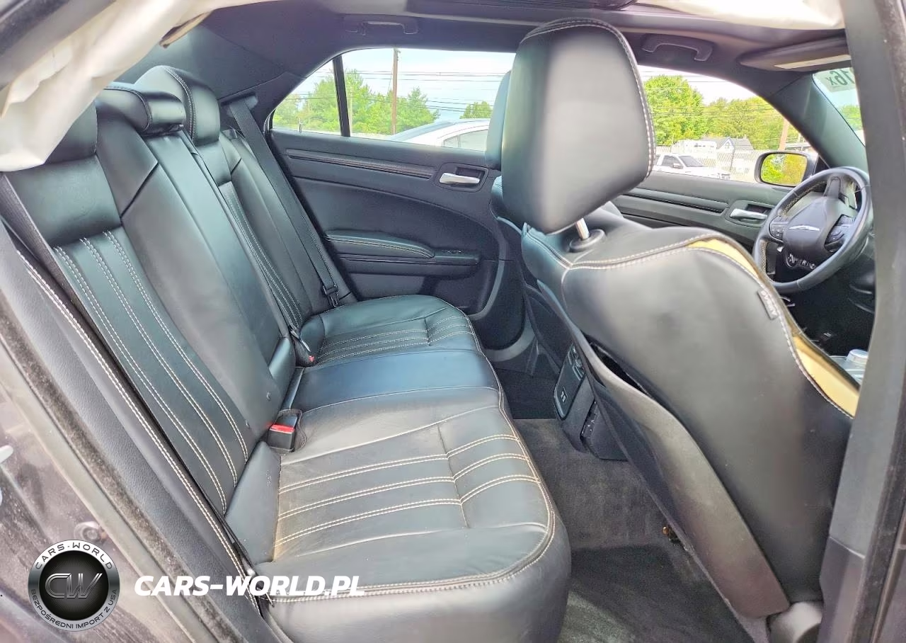 2015 Chrysler 300 S VIN:2C3CCAGG8FH892357 - 10