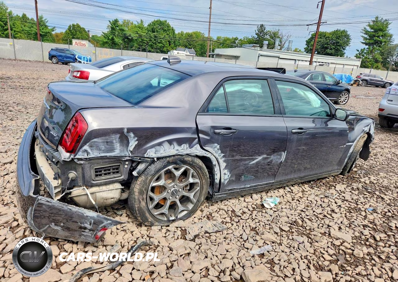 2015 Chrysler 300 S VIN:2C3CCAGG8FH892357 - 3